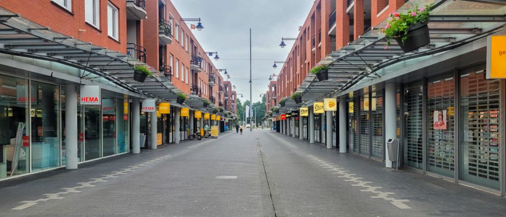 Winkels in een winkelstraat.